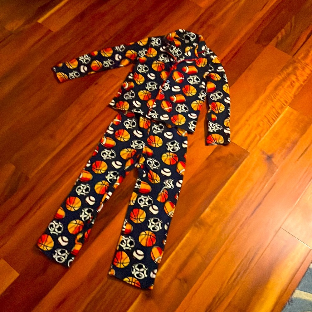 Size m ( 8yrs old) all sports pj